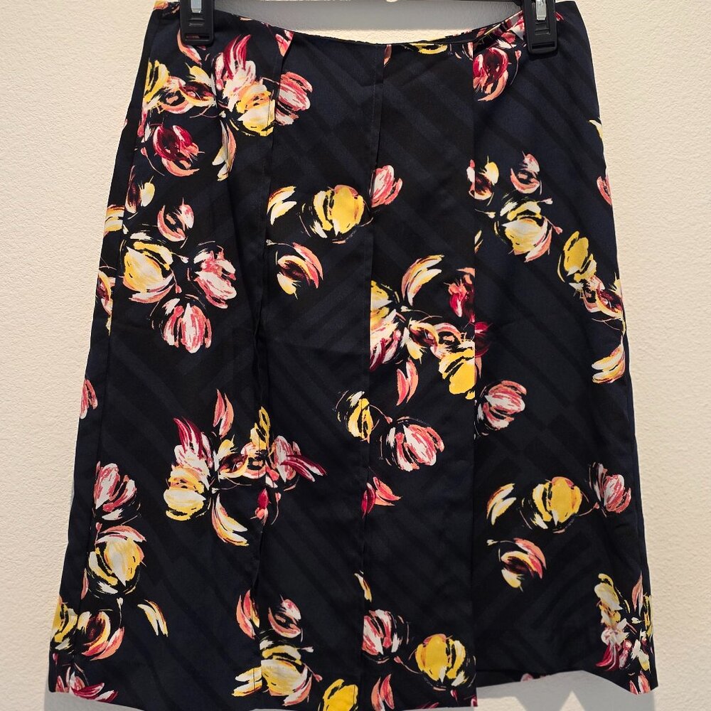 Brand New Banana Republic Wrap Skirt, Knee Length, Floral,  Size 0P